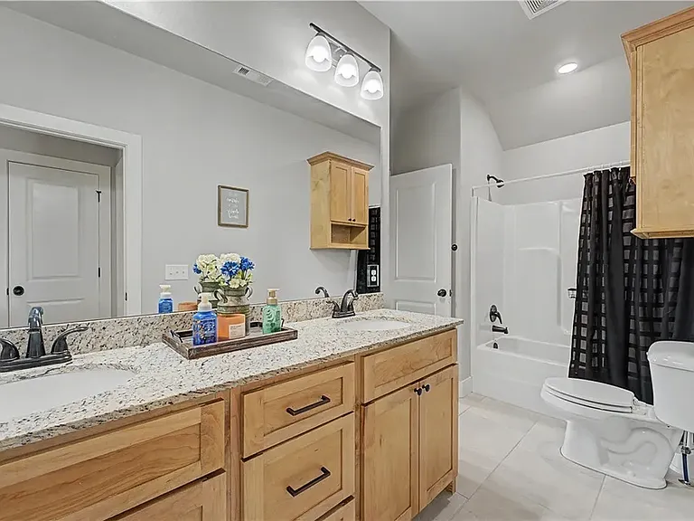 1010 Trailwood St — Photo 10