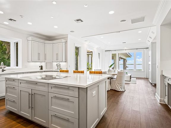 5th image of 275 Riverway Dr
