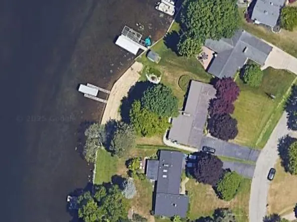 3871 Dill Dr, Waterford, MI 48329