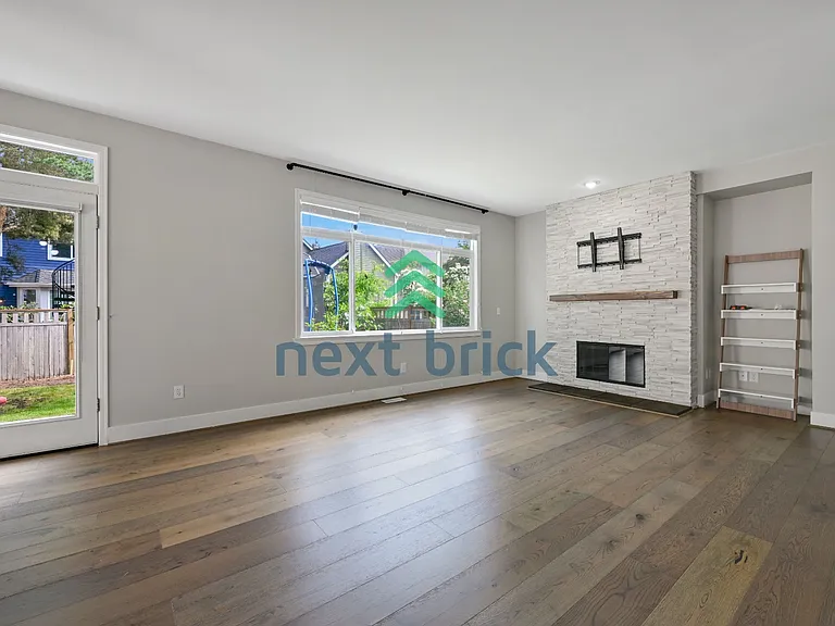 25041 SE 42nd St — Photo 7
