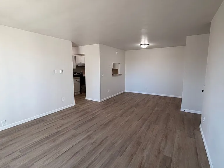 Aurora Apartments — Photo 14
