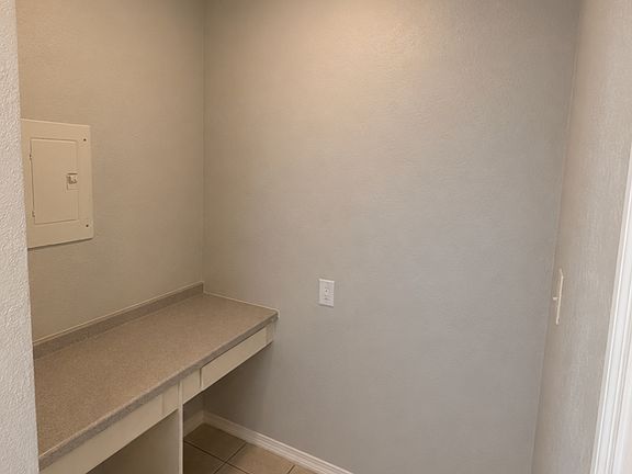 5th image of 2434 Louise St #1