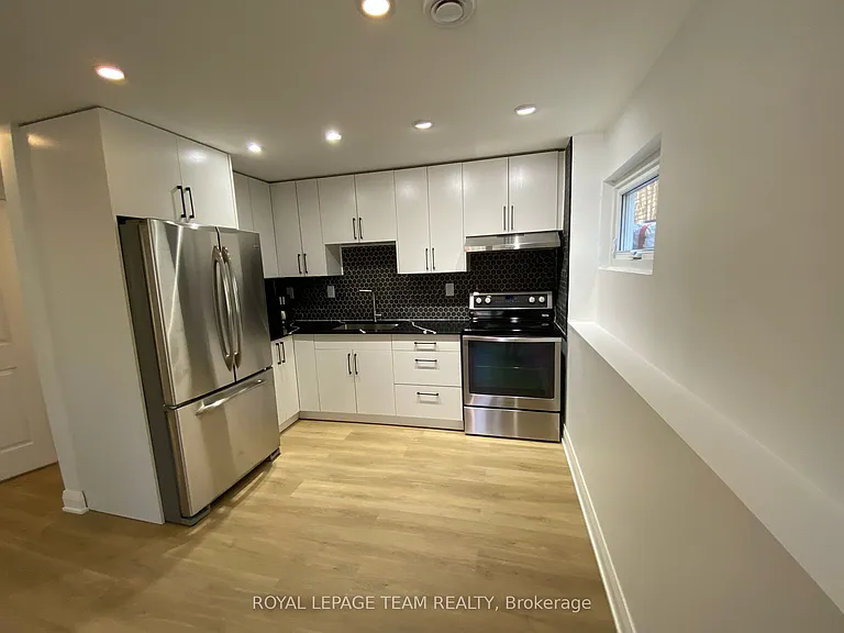 32 Hackett St #B — Photo 9