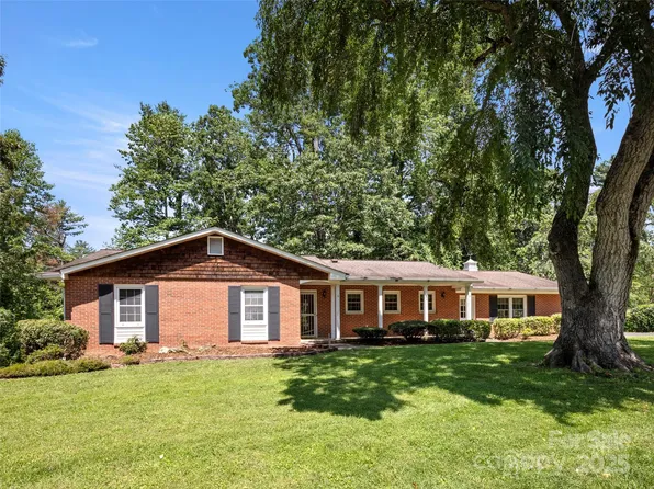 6 Ravenswood Rd, Flat Rock, NC 28731