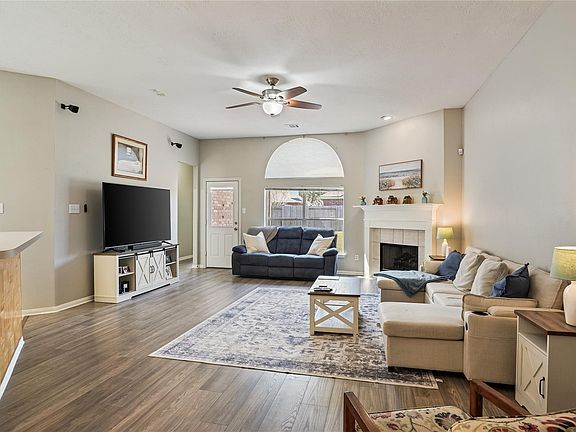 5th image of 5710 Shady Hollow Ct