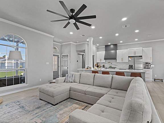 4th image of 15705 Escapade St