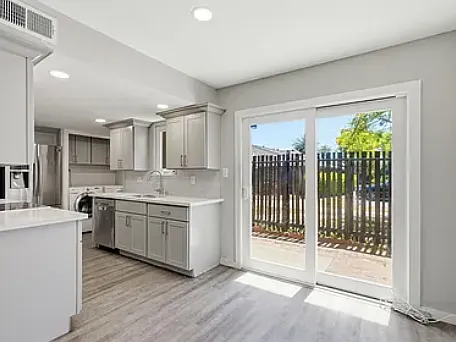 3 bed, 1.5 bath, 1213 sqft, $3,300 — Photo 2
