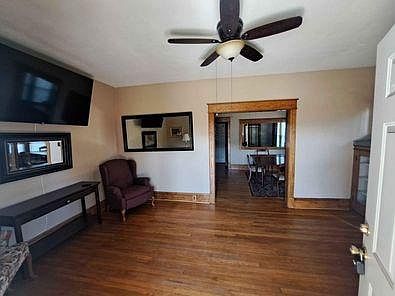 5th image of 402 W Grayson St #1