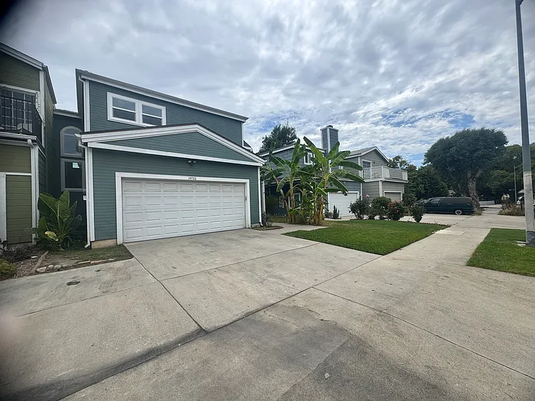 14726 Tupper St — Photo 3