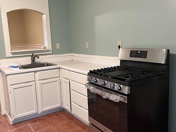 New gas stove with air fryer and steam clean features.