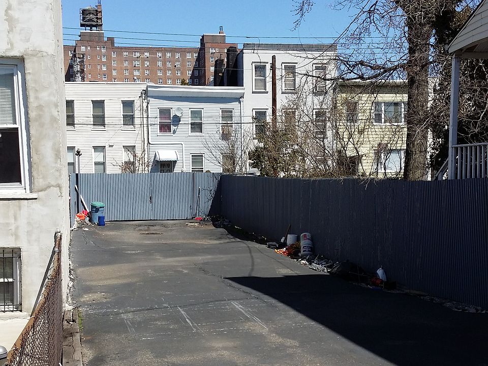 2nd image of 41 Dikeman St