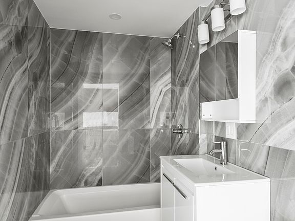 5th image of 83-15 Parsons Blvd #2I