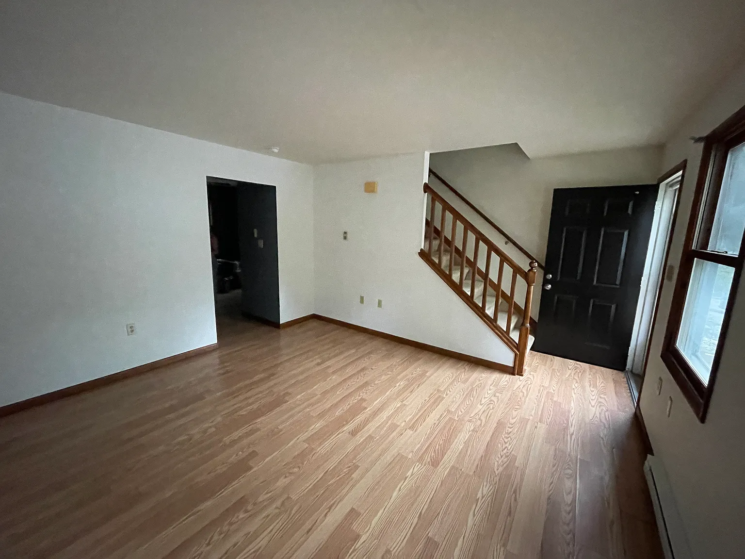 223 Oakwood Ave — Photo 3