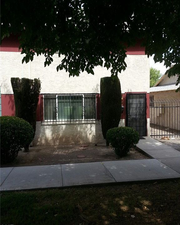 1st image of 546 Greenbriar Townhouse Way