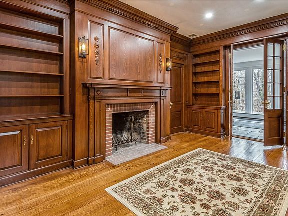 5th image of 12 Hemlock Court