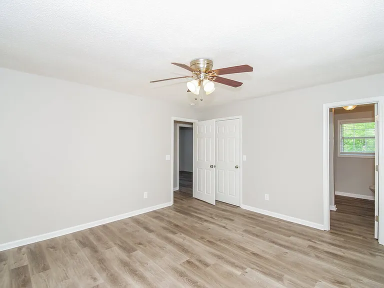 116 Brentwood Ct — Photo 10