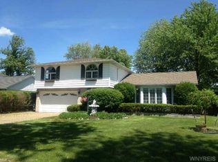 17 Willow Ln, Amherst, NY 14228