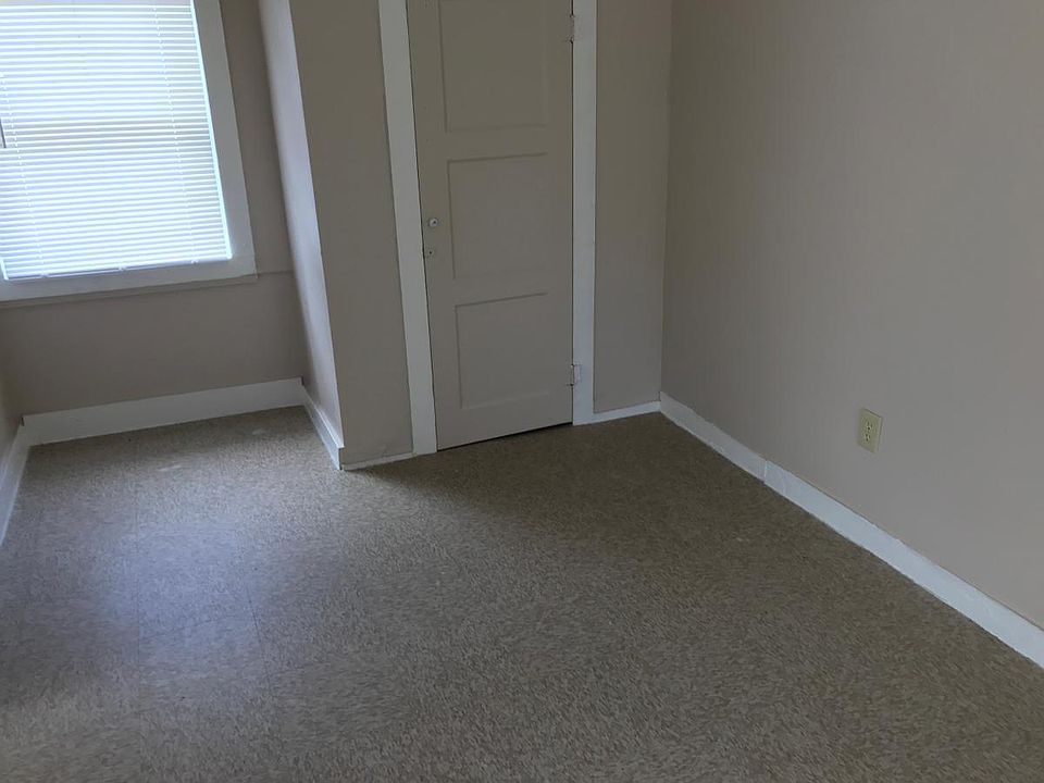 1st image of 202 Chicago Blvd #1