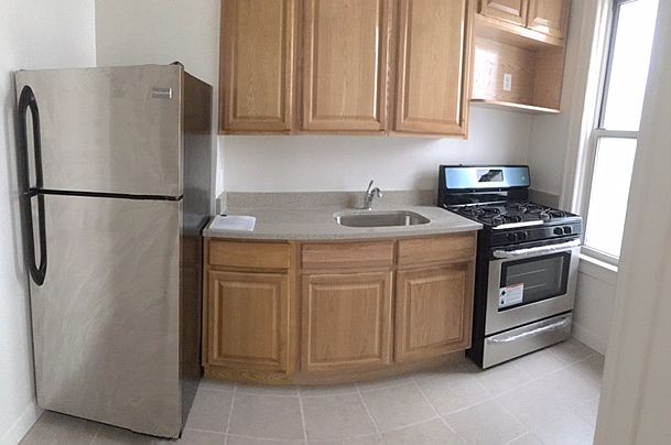 1st image of 1444 31st Ave #2R