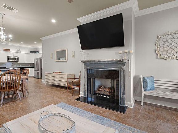 2nd image of 70421 Chambly Ct