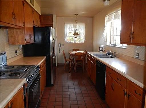 2nd image of 3401 Woodland Dr