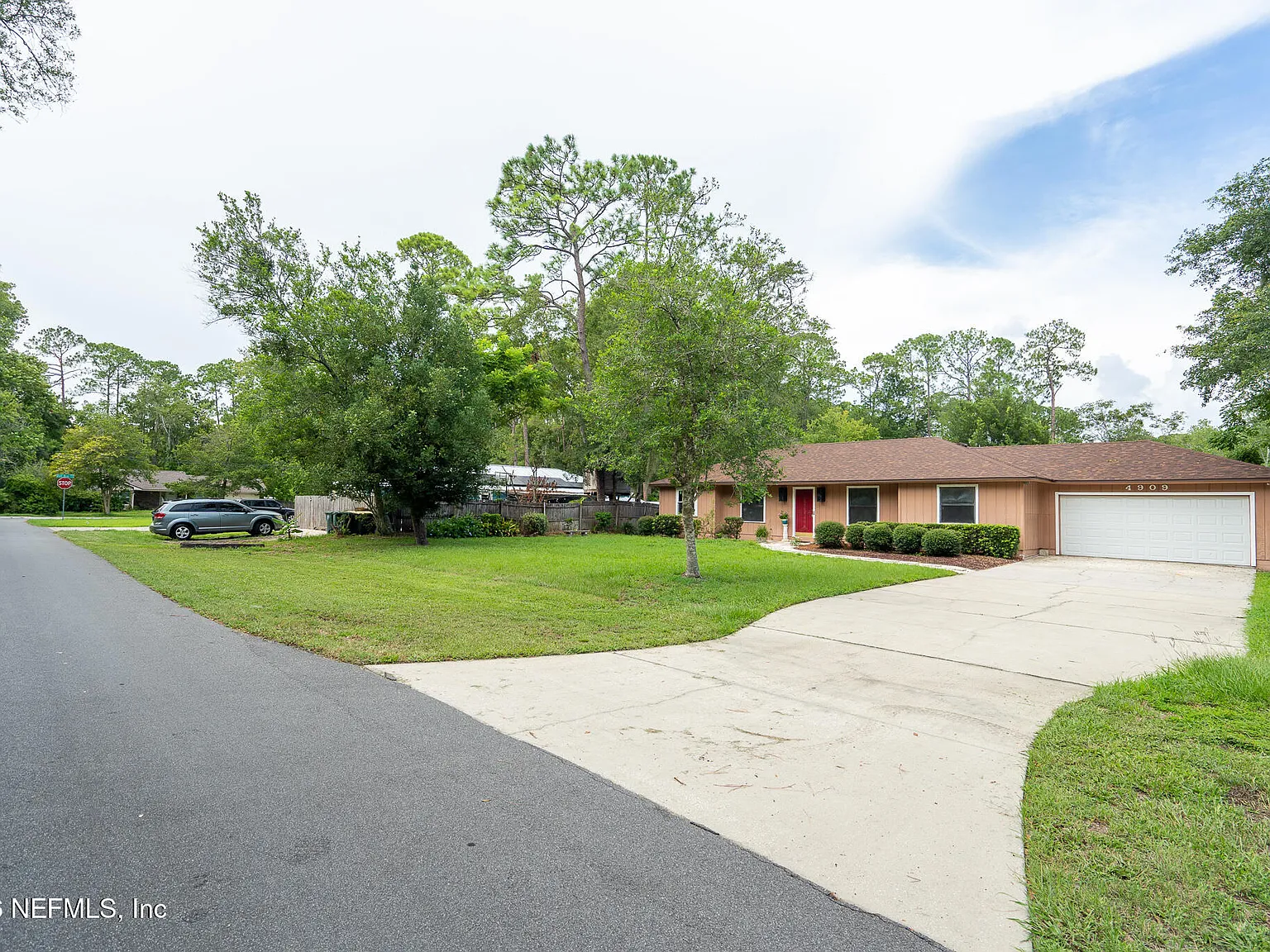 3 bed, 2.0 bath, 1708 sqft, $2,300 — Photo 3