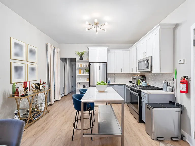 100 Manhattan Ave #2L — Photo 3