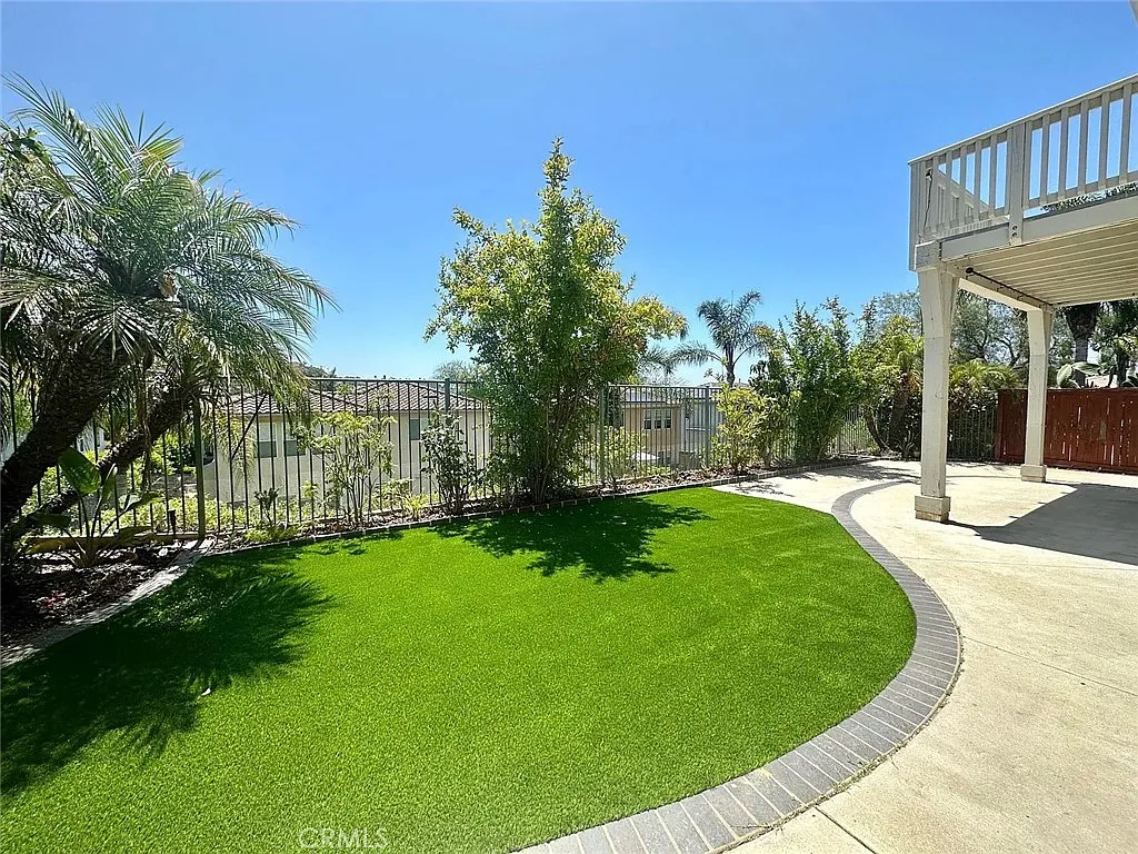 4 bed, 2540 sqft, $4,950 — Photo 2
