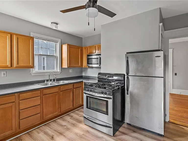 155 Irving Ave — Photo 7