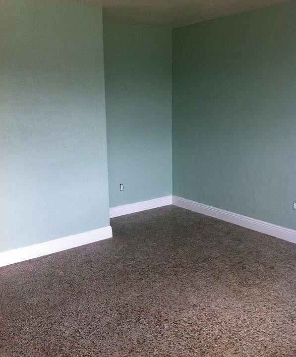 2nd image of 565 SW 6th St APT 4