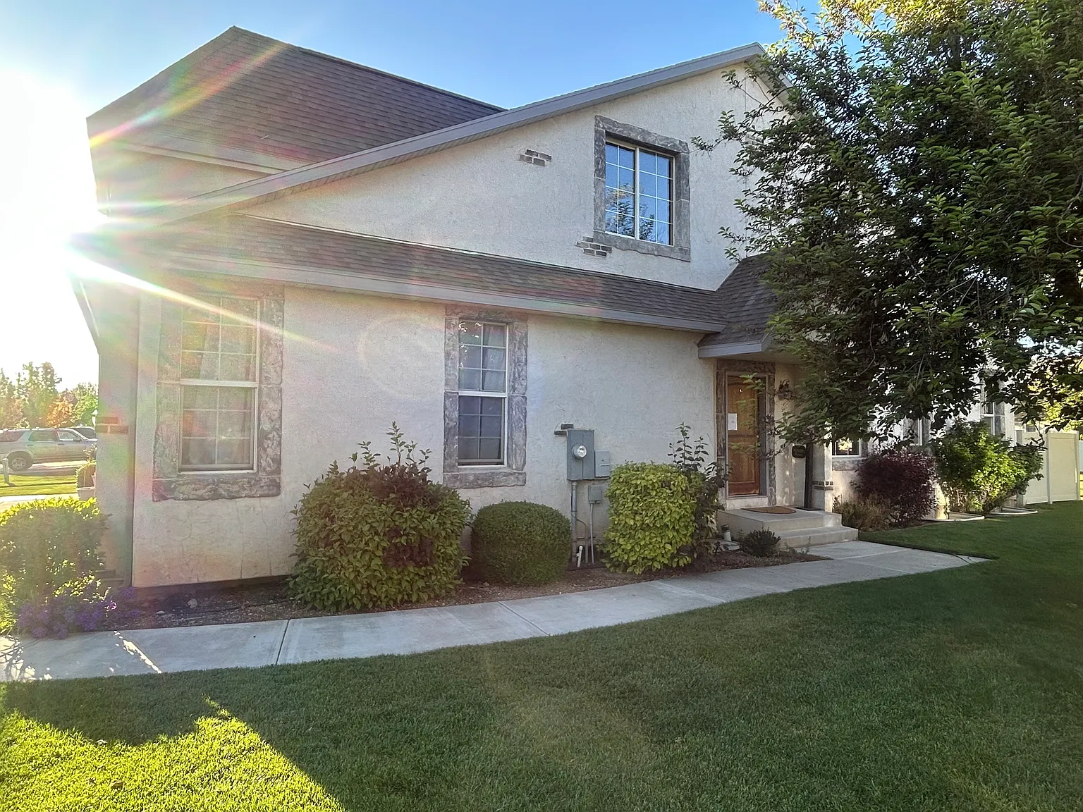 3 bed, 3600 sqft, $2,200 — Photo 2