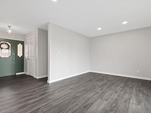 3rd image of 29580 River Shore Ln