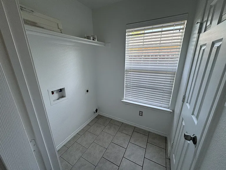600 S Hattie St #B — Photo 13