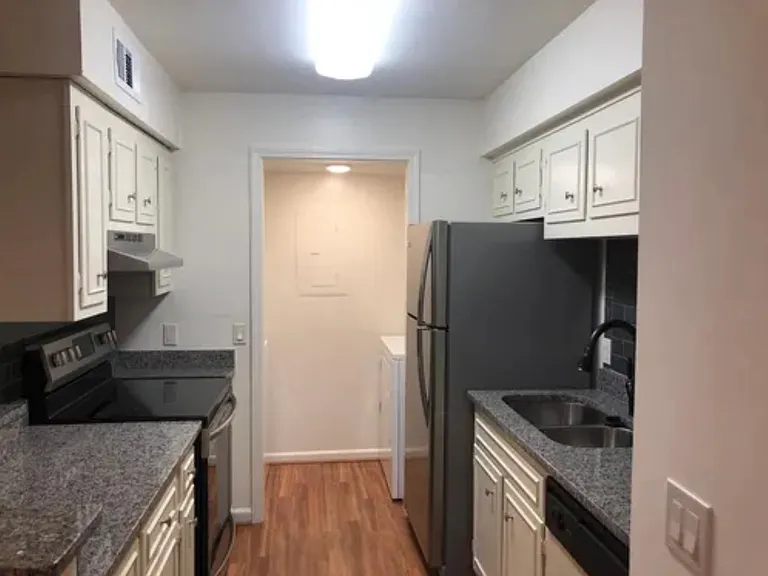 2905 Burch Ave #12 — Photo 16
