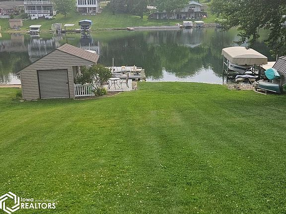 4th image of 1326 Lakeshore Dr