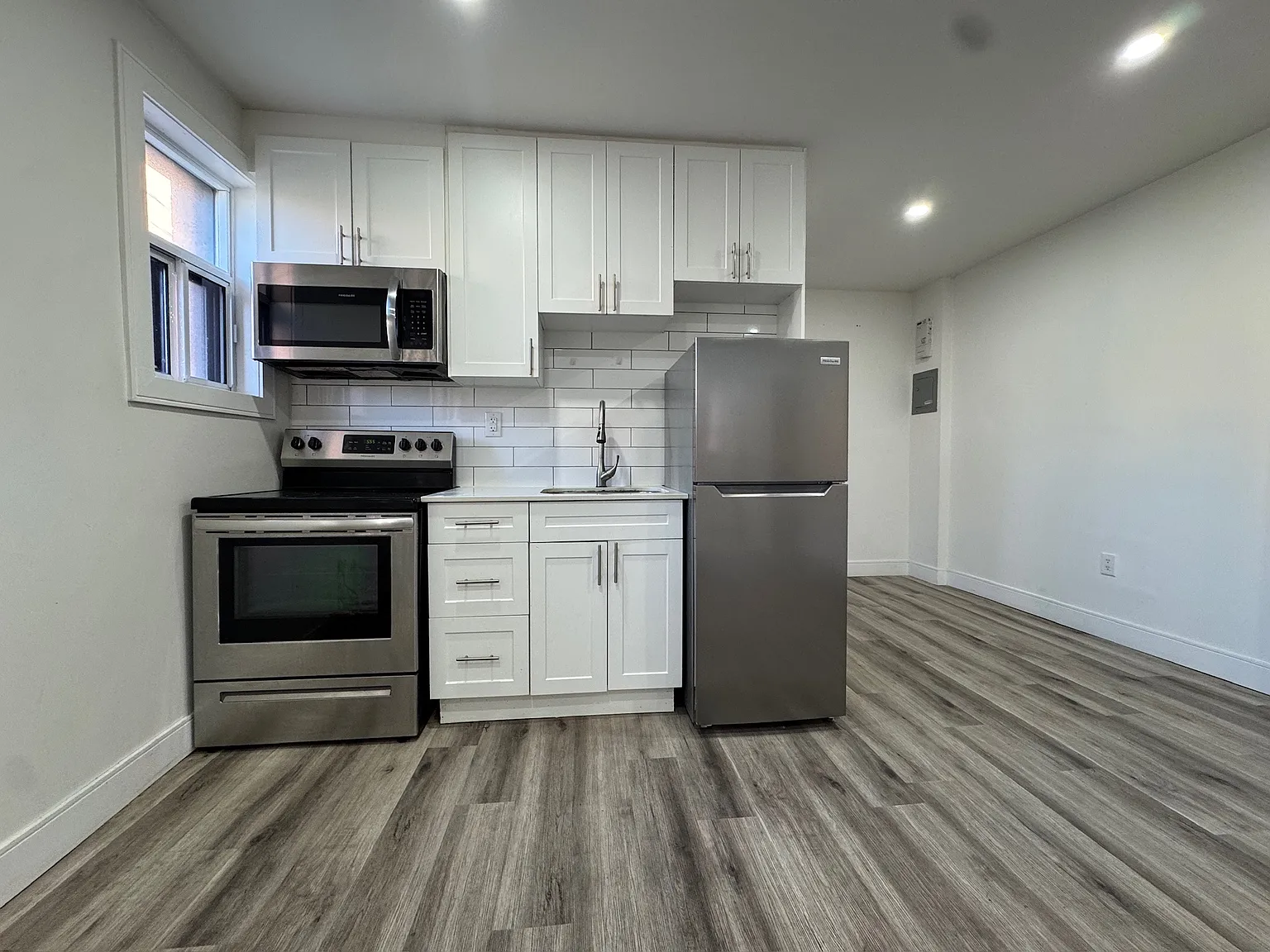 444 Park Street West Windsor — Photo 4