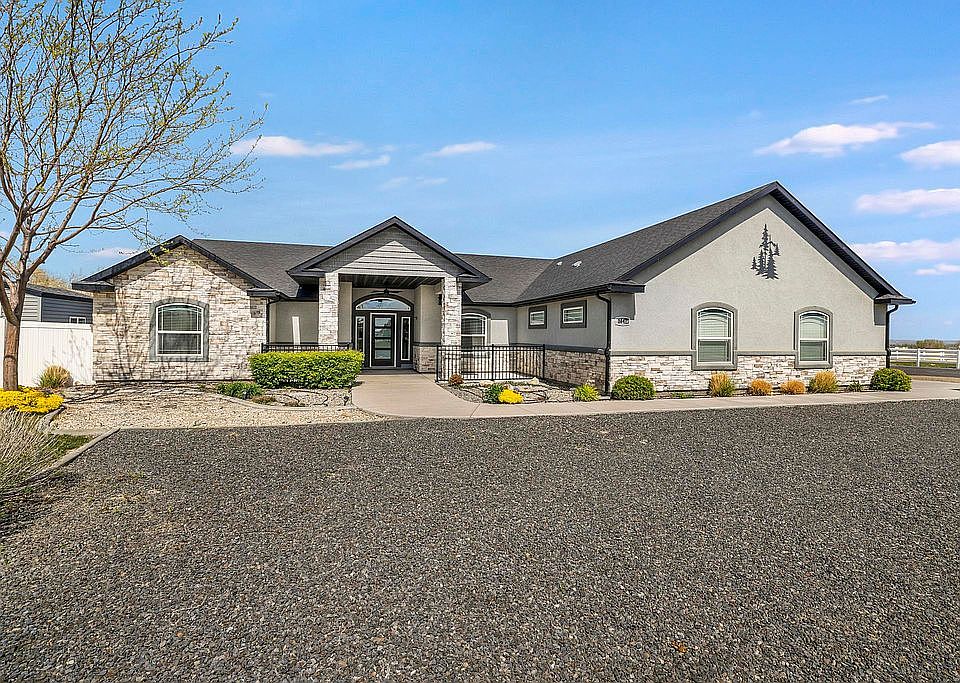 1st image of 3847 Glasswing Dr