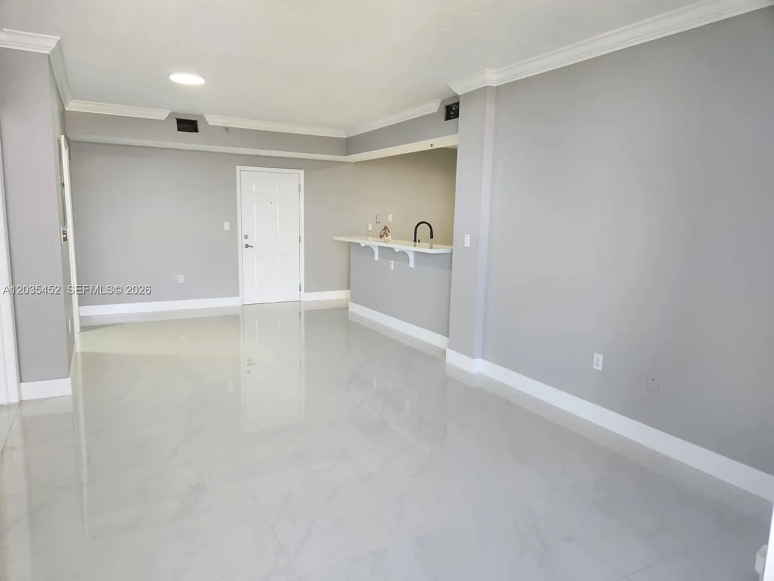 Altos De Miami Condo — Photo 3