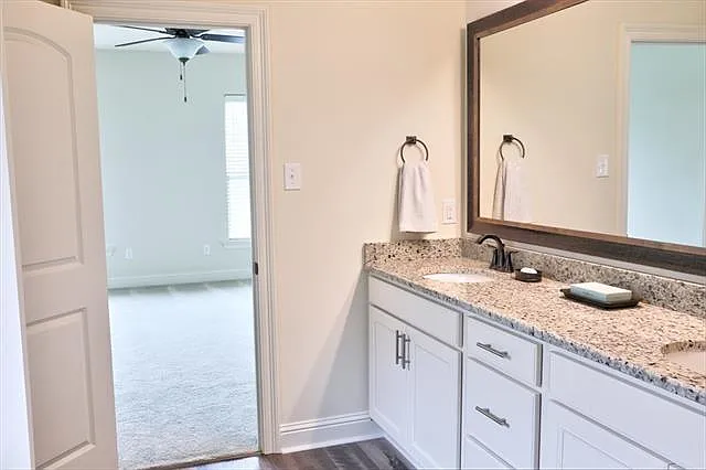 740 Jackson Ct — Photo 8