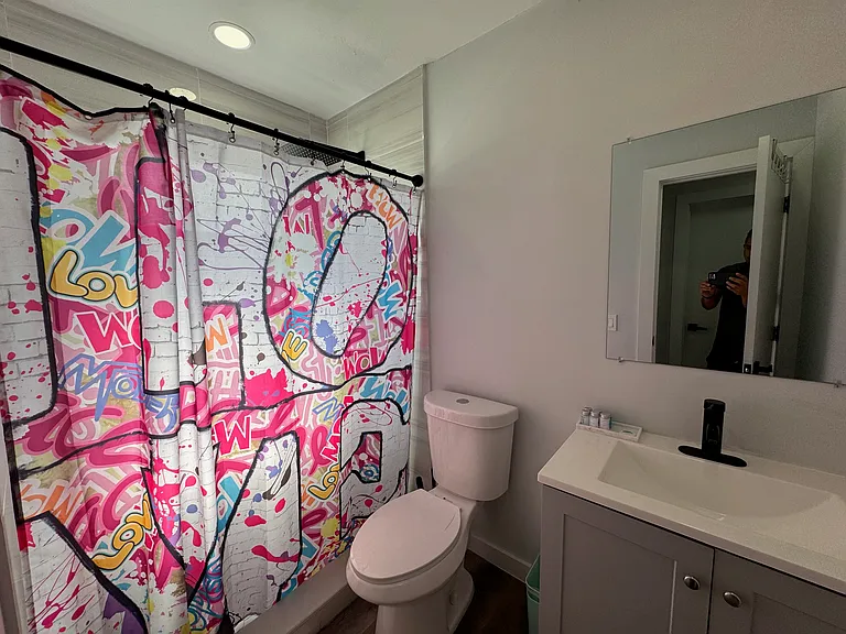 584 NW 30th St #3 — Photo 6