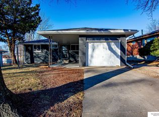 547 Skyway Rd, Lincoln, NE 68505
