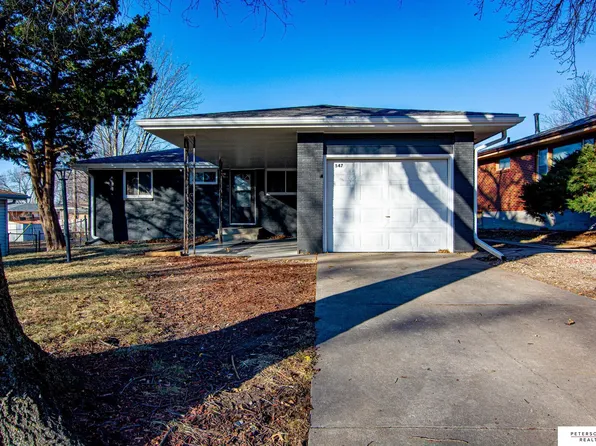 547 Skyway Rd, Lincoln, NE 68505