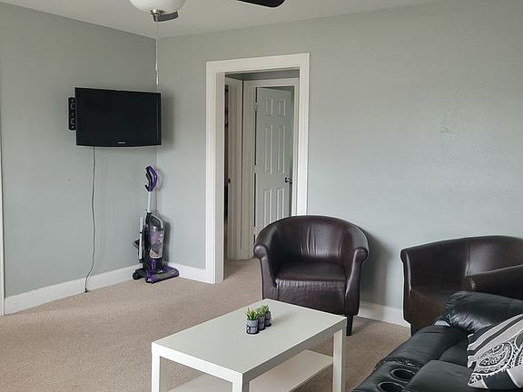 4th image of 408 Hanbury Ave APT A