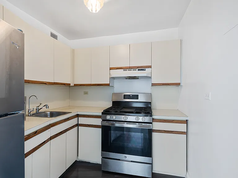 1020 Grand Concourse #20B — Photo 5