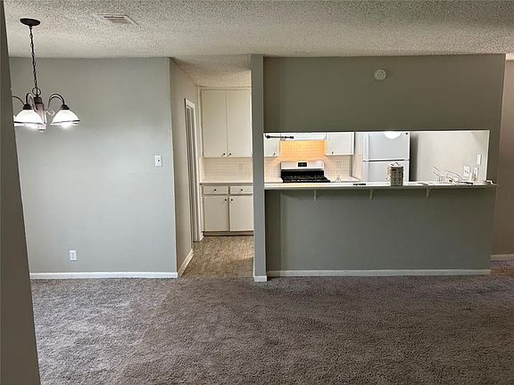 4th image of 1910 Westridge Dr #B