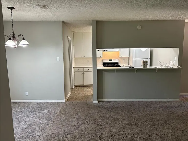 1910 Westridge Dr — Photo 4
