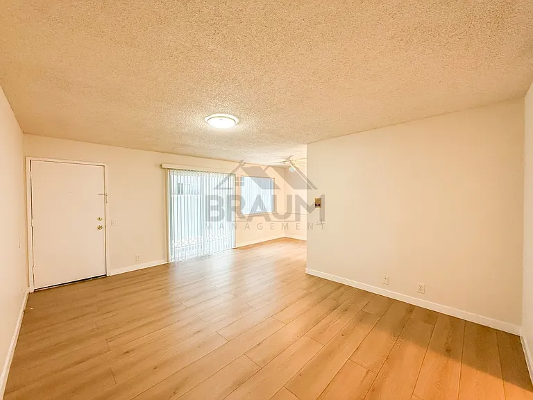 11007 Hartsook St #112 — Photo 8