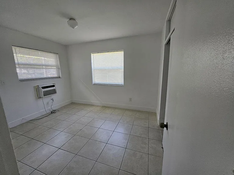 2032 NE 168th St #1 — Photo 8