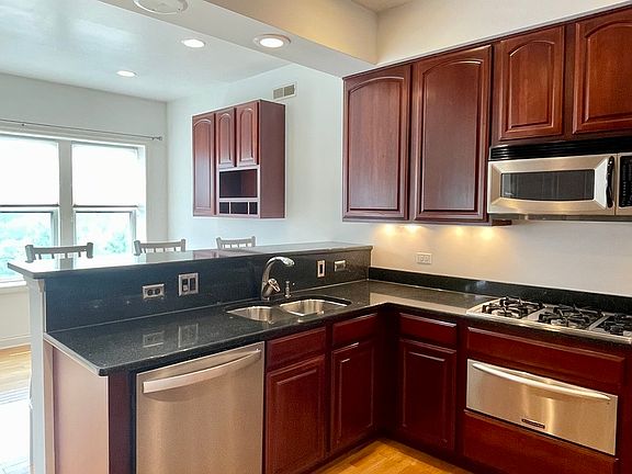 5th image of 101 Pointe Dr Unit 409
