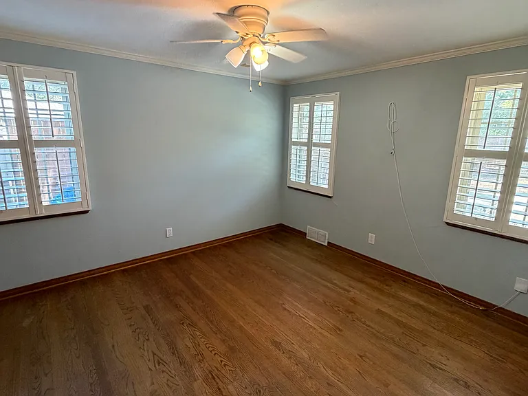 6452 E Lovers Ln — Photo 6